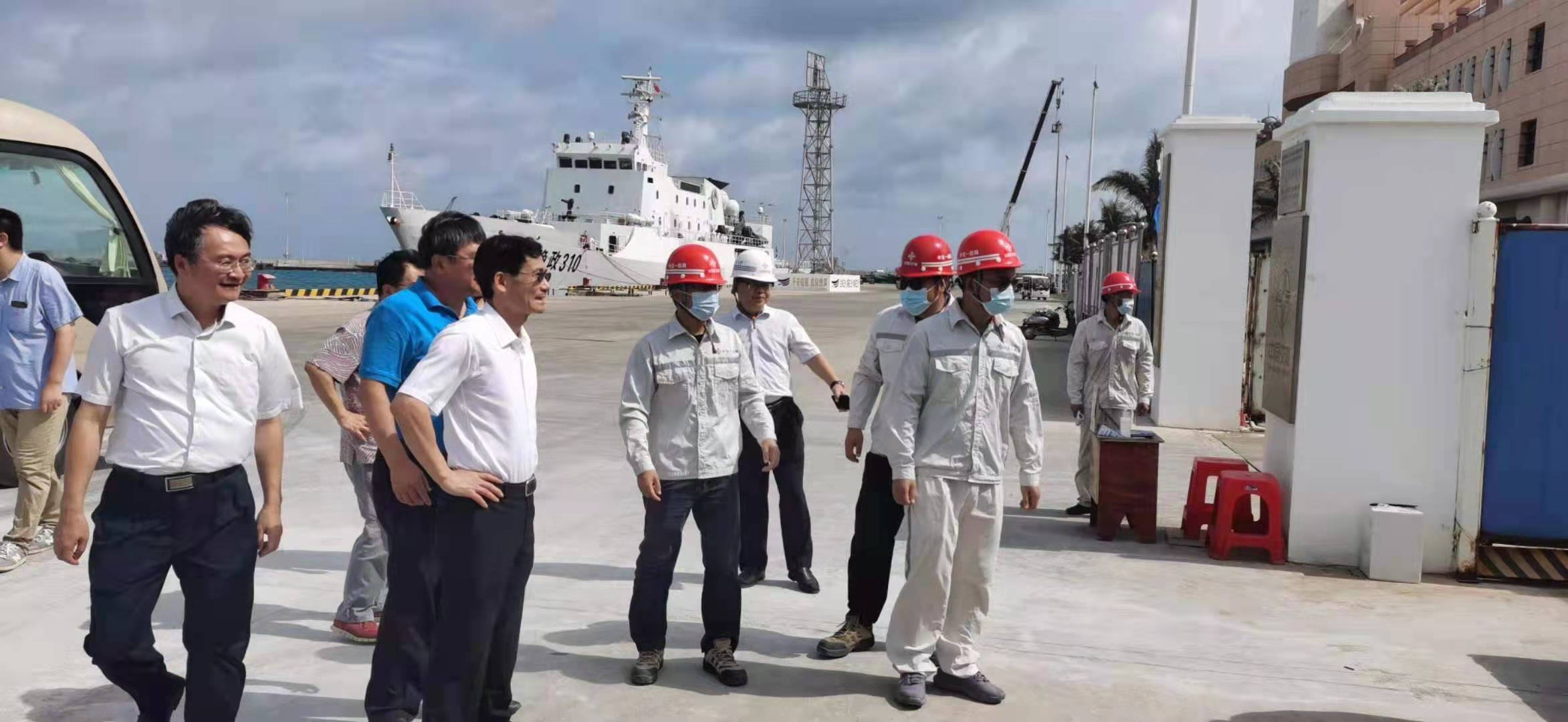 海南省省委常委、常務(wù)副省長(zhǎng)沈丹陽(yáng)蒞臨馳大建筑工程有限公司承接的三沙主權(quán)廣場(chǎng)調(diào)研指導(dǎo)